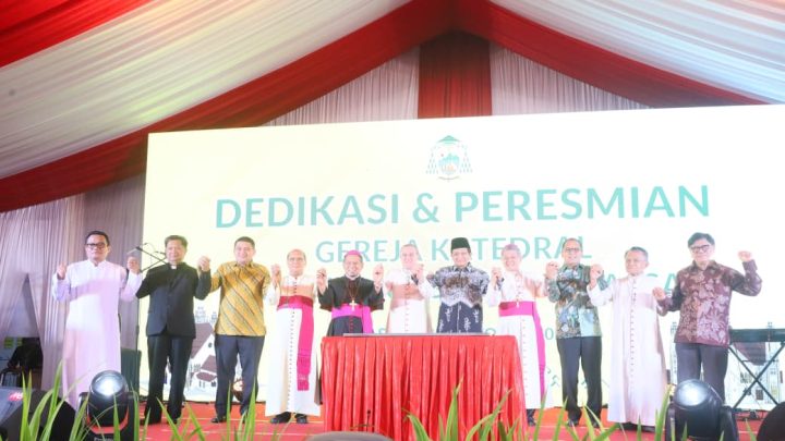 Di Hadapan Menteri Agama, Wali Kota Gaungkan Moderasi Beragama di Peresmian Gereja Katedral Makassar Pemkot makassar