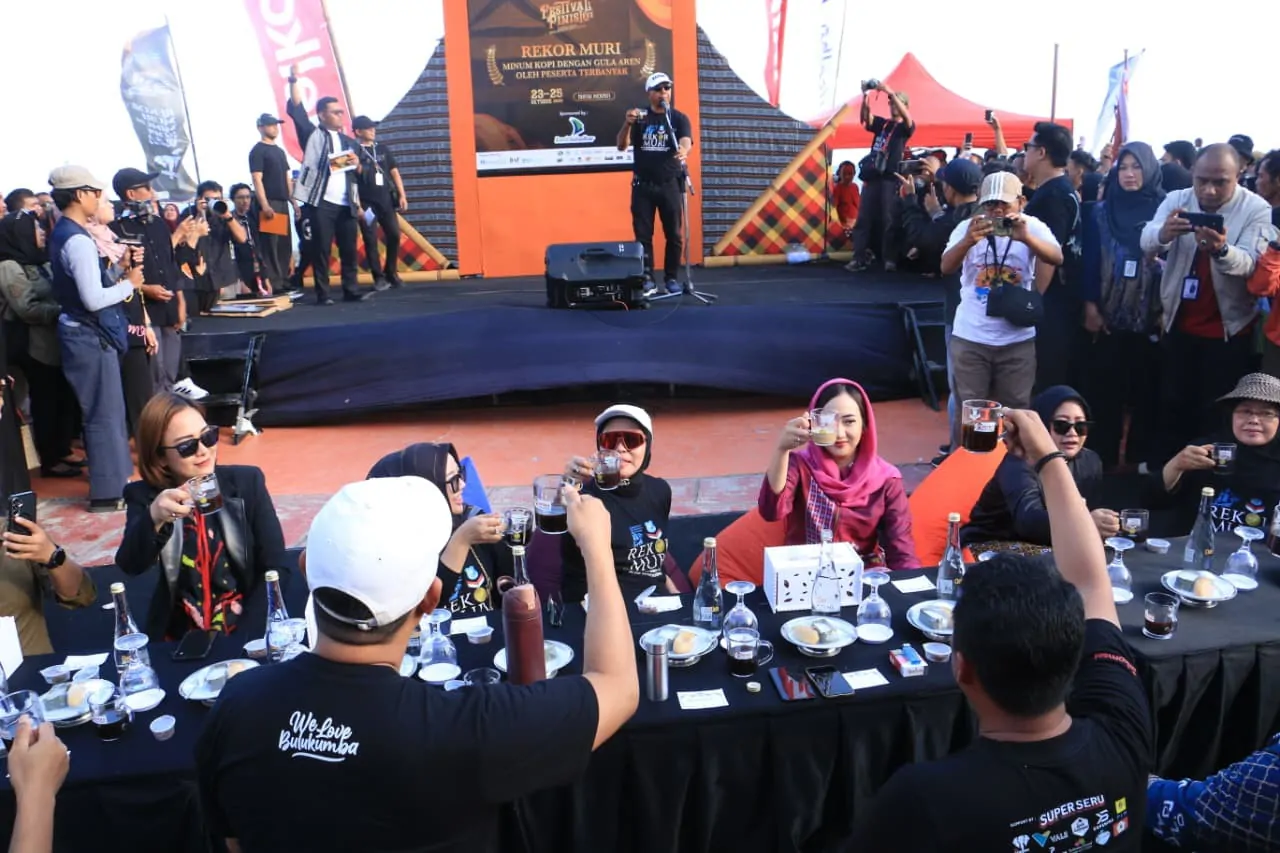 Dukung Rekor MURI Minum Kopi dengan Gula Aren Oleh Peserta Terbanyak, Palapa Sablon Bangga Jadi Bagian Sejarah Bulukumba