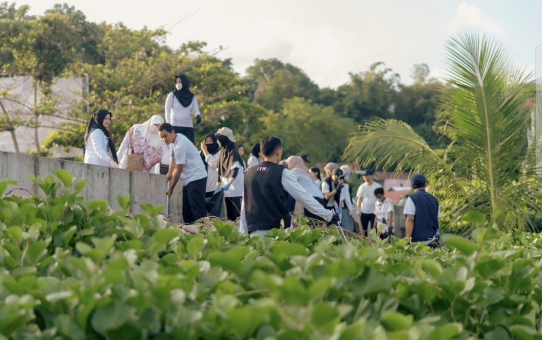 Perayaan Pertama Dies Natalis, ITH Gelar Aksi Bersih Pantai Mattirotasi