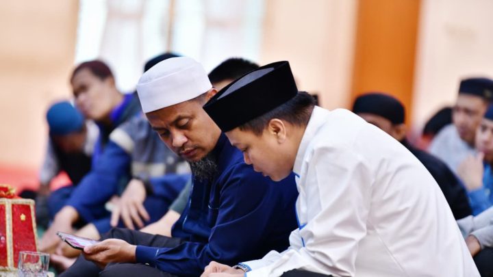 Gubernur Sulsel Hadiri Kajian Islam Ilmiah Bertema Menjaga Diri dan Keluarga dari Api Neraka Gubernur Sulsel
