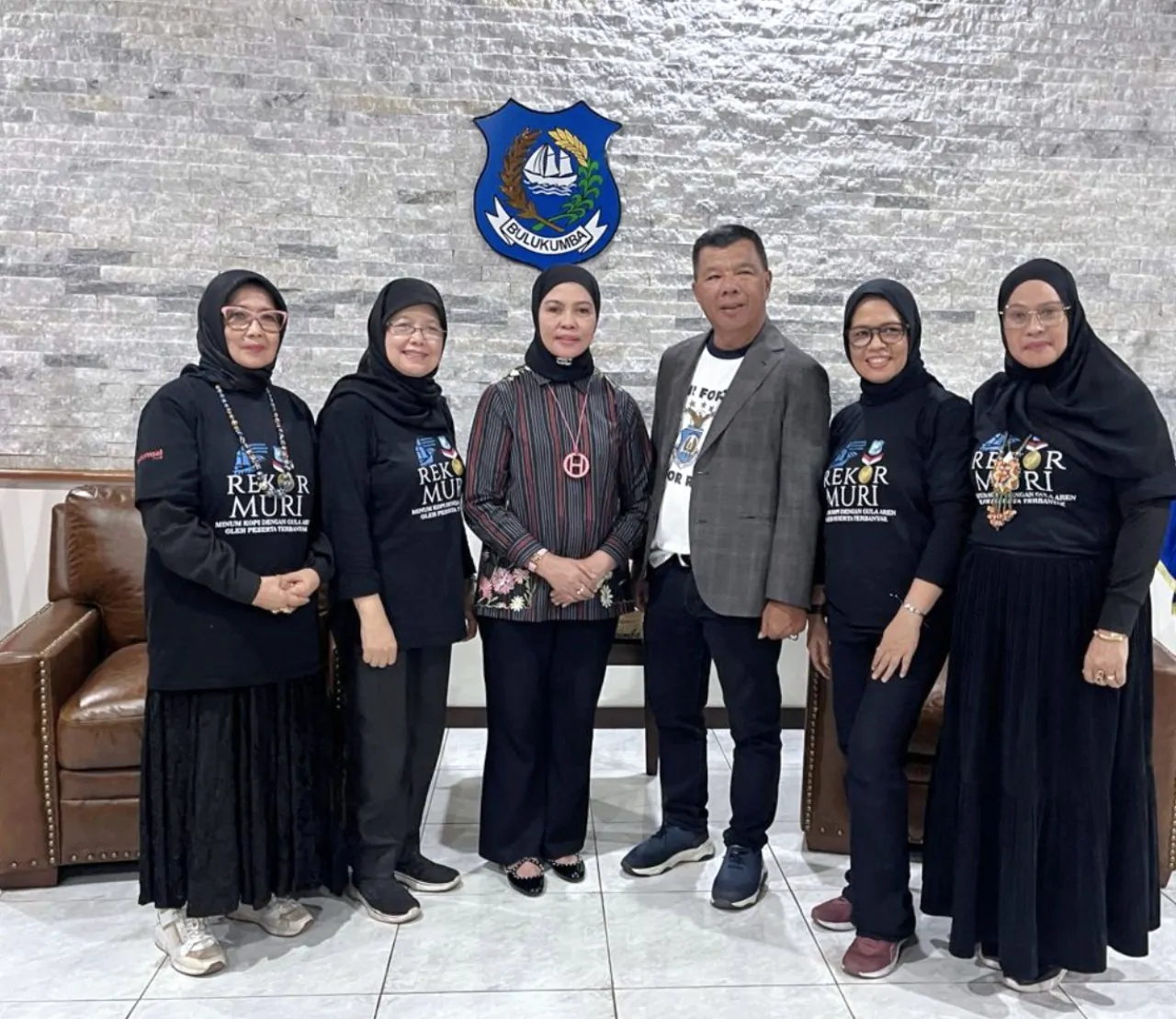 Minum Kopi dengan Gula Aren Oleh Peserta Terbanyak di Bulukumba Pecahkan Rekor MURI, Bupati Apresiasi KM Bulukumba