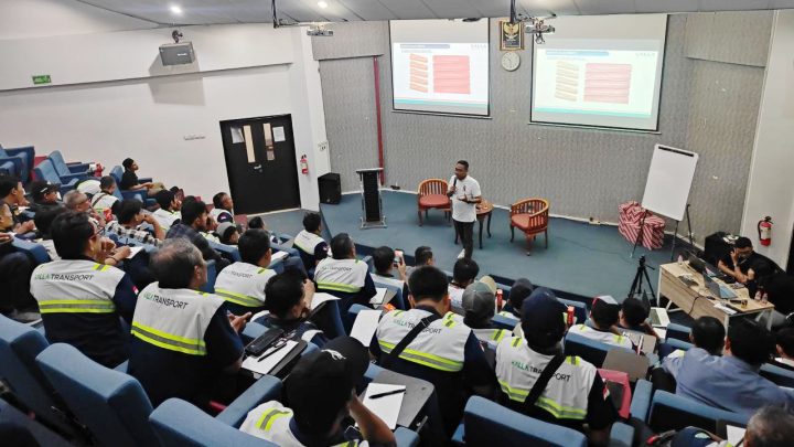 Kalla Transport-Logistics Gelar Pelatihan Safety and Defensive Driving Training Kalla transport