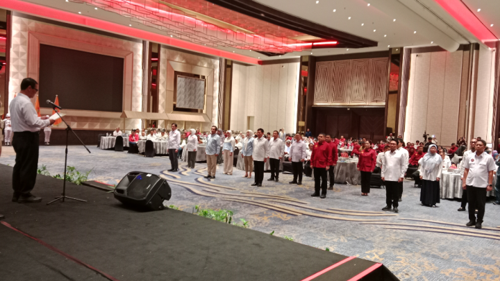 Andi Amran Sulaiman Lantik Enam Pengurus IKA Unhas Andi Amran Sulaiman