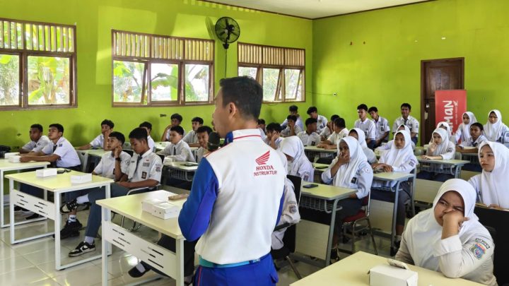 Astra Motor Sulsel Edukasi Siswa SMKN 7 Takalar, Gaungkan Semangat #Cari_aman astra motor sulawesi selatan