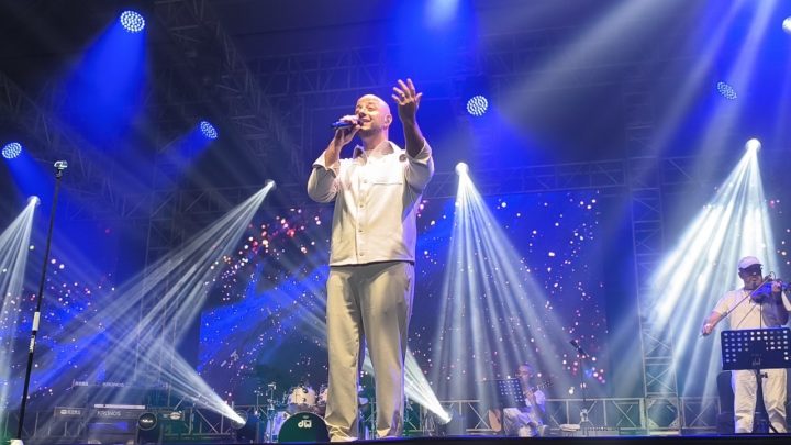 Maher Zain dan Harris J Sukses Bius Ribuan Penggemar di Makassar, Selanjutnya Guncang Surabaya! maher zain makassar
