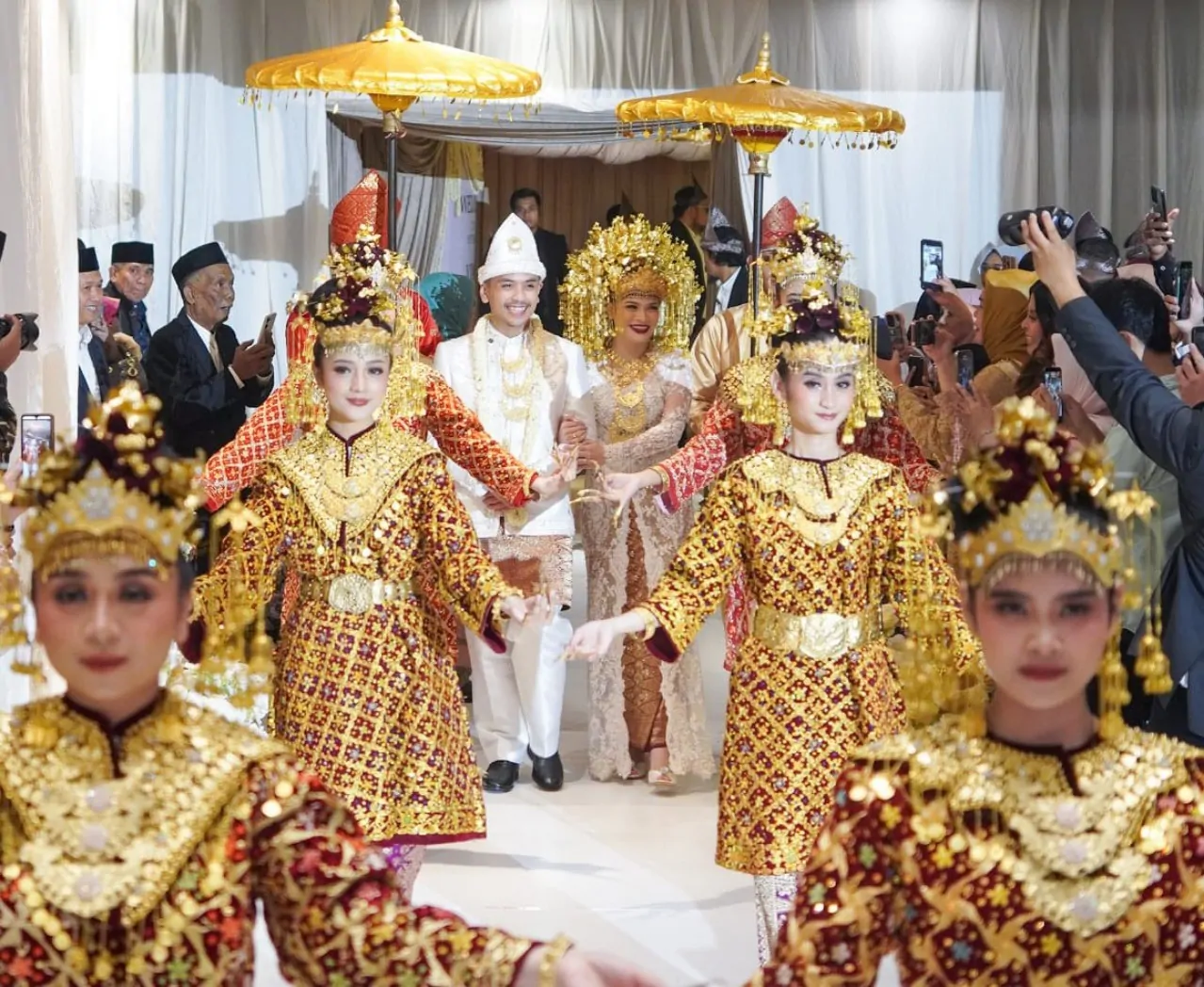 Pernikahan Putra IAS – Wawali Makassar Meriah dengan Perpaduan Adat Palembang, Makassar dan Gorontalo