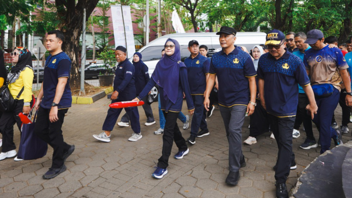 Sekprov Sulsel Dampingi Ketum KORPRI Nasional di Jalan Sehat HUT KORPRI dan HUT Makassar Pemprov Sulsel