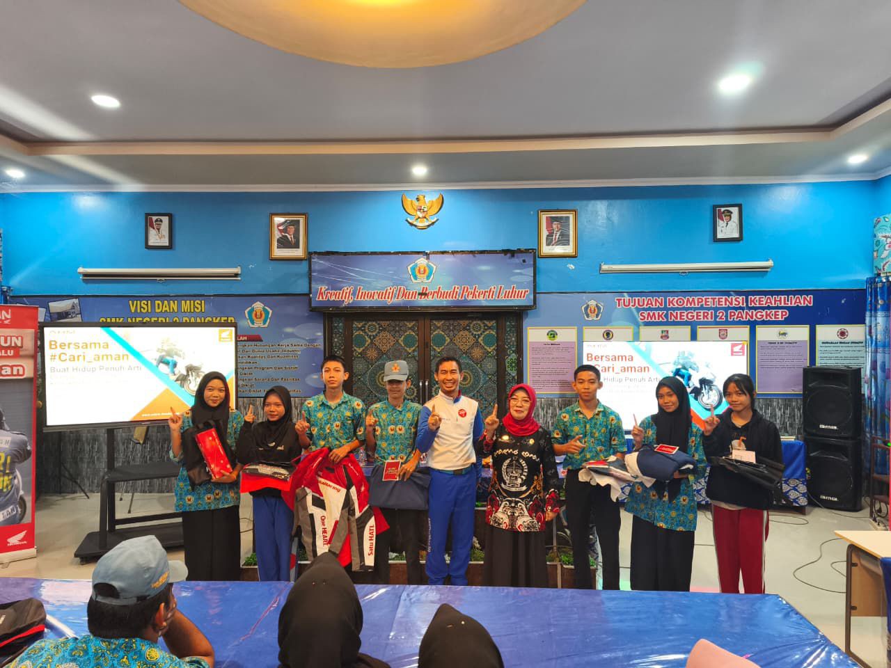 Gencarkan Kampanye Keselamatan Berkendara, Asmo Sulsel Bekali Siswa SMKN 2 Pangkep Safety Riding
