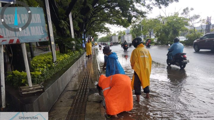 Pemkot Makassar Terjunkan 40 Satgas Drainase Gerak Cepat Bersihkan Saluran Air di Jalan Urip dan Pettani Pemkot makassar