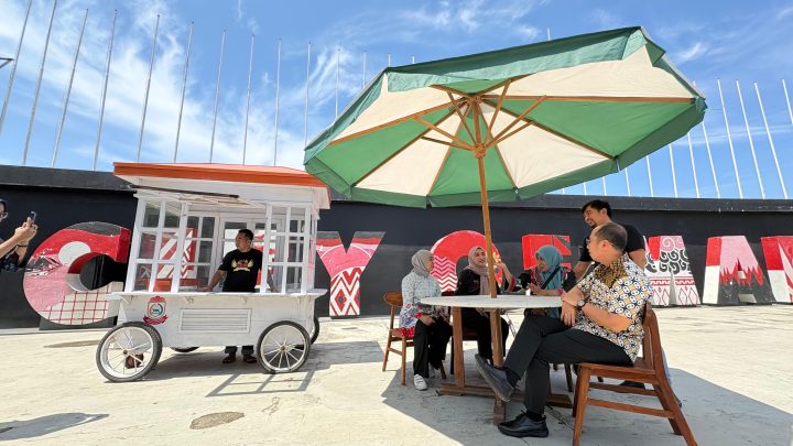 Dukung UMKM, Pemkot Makassar Gelontorkan 80 Fasilitas Gerobak untuk Pisang Epe pemkot makassar