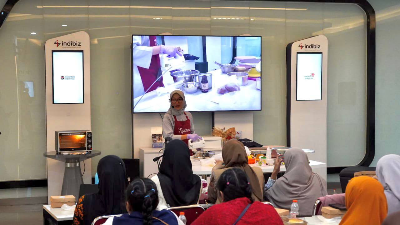 Sambut Hari Ibu 2025, Indibiz KTI Hadirkan Baking Class Inspiratif di Makassar