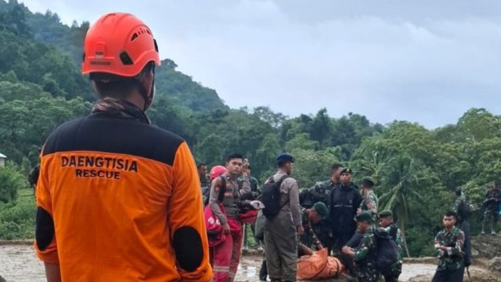 Daengtisia Rescue Terlibat Operasi SAR Pesawat ATR 42-500 di Bulusaraung