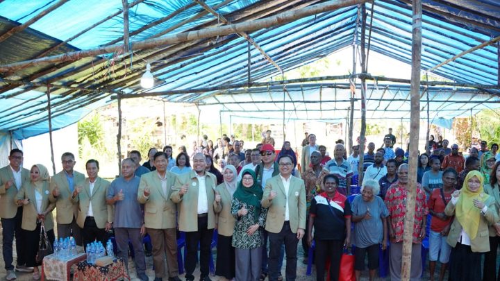 Jajaran Dekan dan Wakil Dekan FK Unhas Berpartisipasi dalam Bakti Sosial AIPKI Wilayah VI di Sorong fk unhas