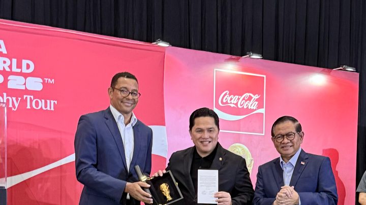 Coca-Cola Bawa Trofi Piala Dunia FIFA ke Jakarta FIFA Trophy Tour