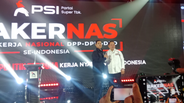 Kaesang Pangarep Pakaikan Jaket PSI ke RMS: Akan Banyak Lagi Tokoh yang Akan Bergabung
