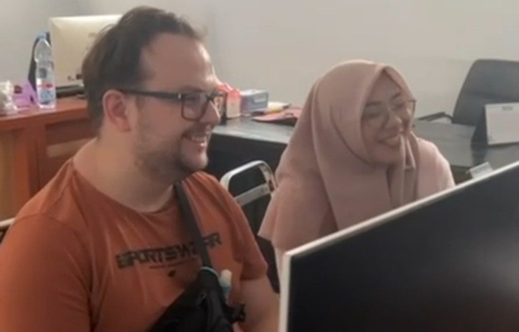 Disdukcapil Jeneponto, Ketika Cinta Berjodoh, Beda Negara Tak Menjadi Penghalang