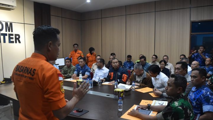 Cuaca Buruk, Proses Evakuasi Korban IAT PK-THT Tertunda, Dirikan Tenda Sekitar Jenazah evakuasi korban pesawat atr