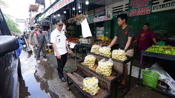Pemkot Makassar Kedepankan Pendekatan Humanis Sebelum Tertibkan Lapak di Atas Drainase dan Trotoar pemkot makassar