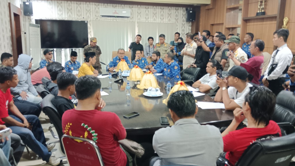 Temui Perwakilan Aksi BPJS, Bupati Jeneponto Sampaikan Solusi Penanganan KIS Warga yang Nonaktif