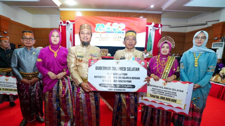 Peringatan 682 Tahun Sidrap, Gubernur Sulsel Serahkan Bantuan Rp15 Miliar Pemprov Sulsel
