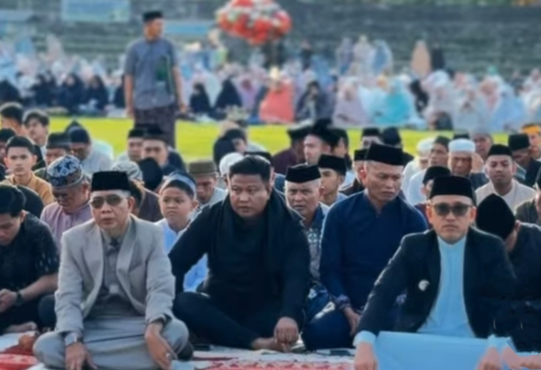 Bupati Jeneponto Salat Idul Fitri Bersama Ribuan Warga, Paparkan Pertumbuhan Ekonomi dan IPM