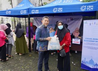 PLN UID Sulselrabar Salurkan 1.200 Paket Sembako Murah, TJSL Terang Berkah Ramadan