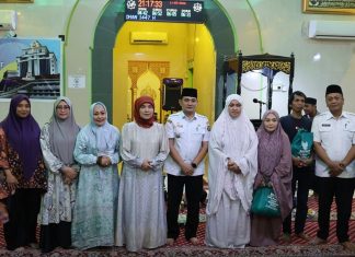 Hangatkan Safari Ramadan, Kadis Perpustakaan Dampingi Wakil Wali Kota Tarawih Bersama Jamaah