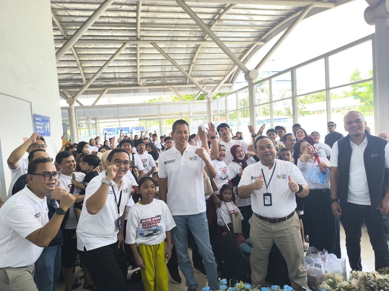 Angkasa Pura Berangkatkan 400 Peserta Program Mudik Aman Berbagi Harapan dari Makassar ke Surabaya
