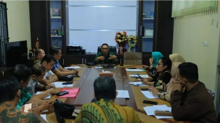 Camat Makassar Pimpin Rakor Bersama Lurah, Bahas Mobilitas Armada dan Kebersihan Jelang Idulfitri camat makassar