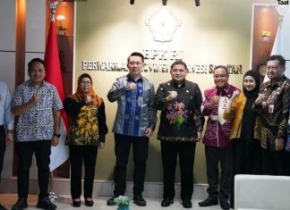 Kepala Bapenda Makassar Dampingi Wali Kota Serahkan LKPD 2025 ke BPK Sulsel