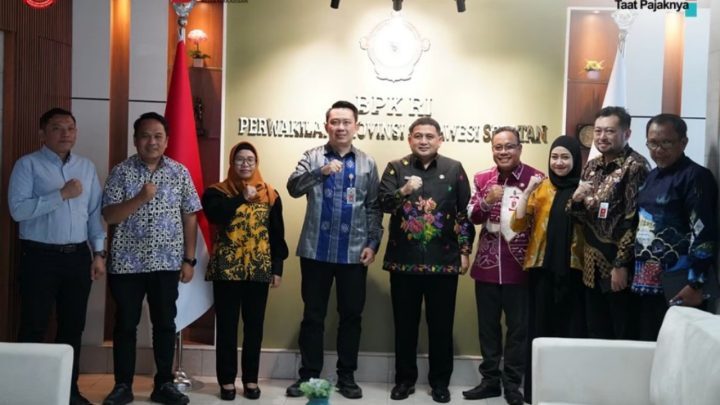 Kepala Bapenda Makassar Dampingi Wali Kota Serahkan LKPD 2025 ke BPK Sulsel LKPD Makassar 2025