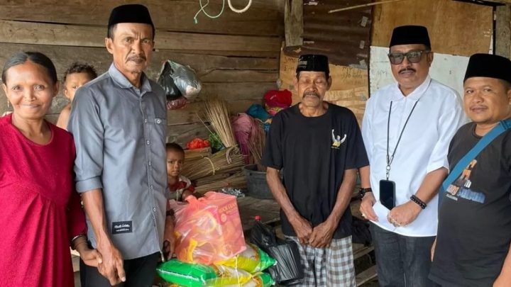 Patudangi Azis Kunjungi Warga Duafa di Desa Polewali, Salurkan Sembako dan Santunan Tunai Patudangi Azis