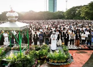 Shalat Id di Karebosi Jadi Lautan Jamaah, Munafri dan Aliyah Serukan Persatuan Warga