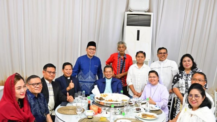 Open House Idul Fitri Danny Pomanto Jadi Simbol Toleransi, Tokoh Lintas Agama Bernyanyi Bersama Danny Pomanto