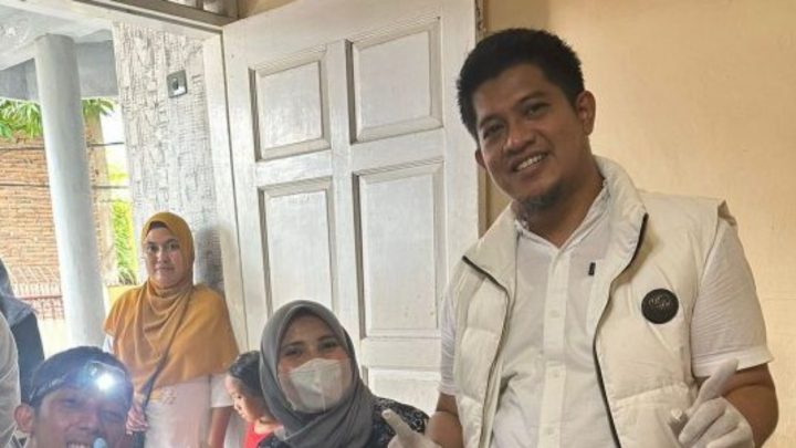 Aksi Tak Biasa Wakil Ketua DPRD Gowa, Hasrul Abdul Rajab Turun Tangan di Sunat Gratis Hasrul Abdul Rajab
