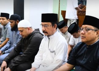 Safari Ramadan, Kadis Sosial Dampingi Wali Kota Makassar Salat Subuh Berjamaah