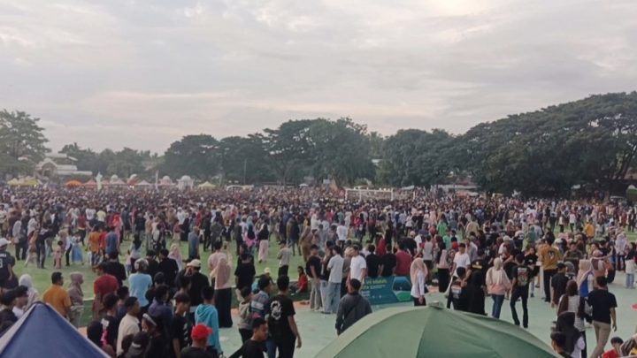 Ribuan Penonton Padati Lapangan, Adu Penalti Semifinal Bupati Cup I Jeneponto Ditunda Ribuan Penonton