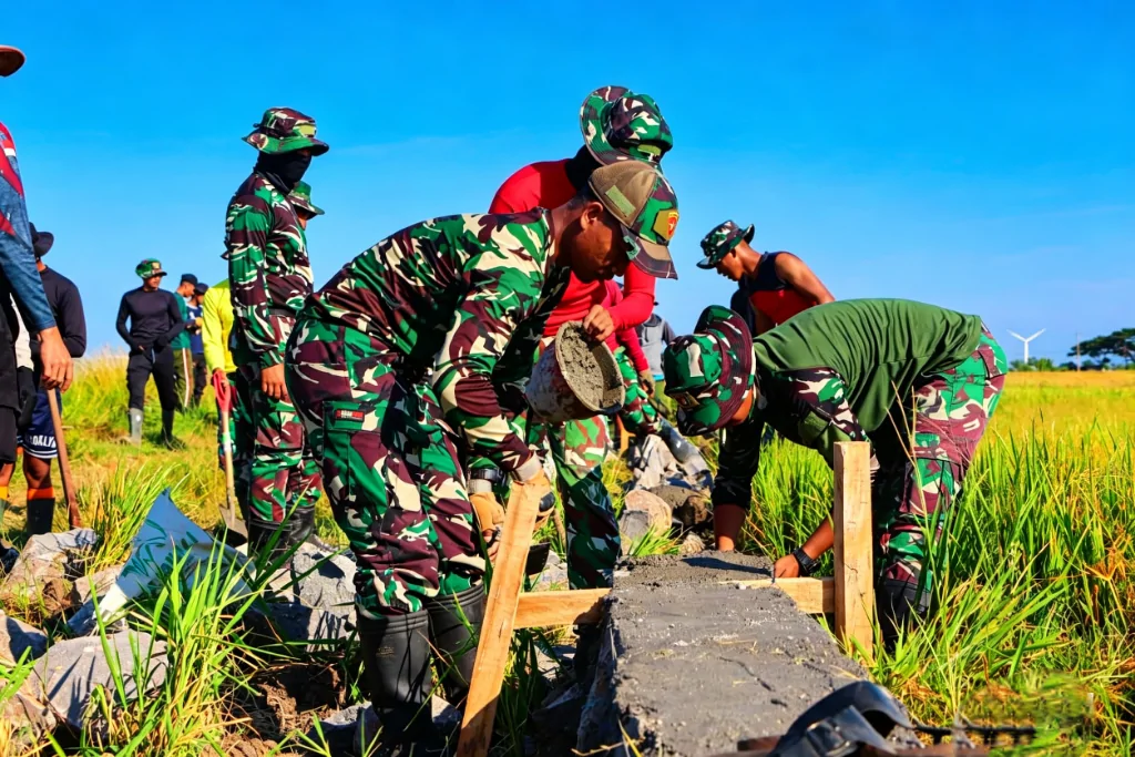 Membangun Kekuatan, Membuka Jalan Kesejahteraan, Satgas TMMD ke-128 Bangun Talud, Jamin Infrastruktur Desa
