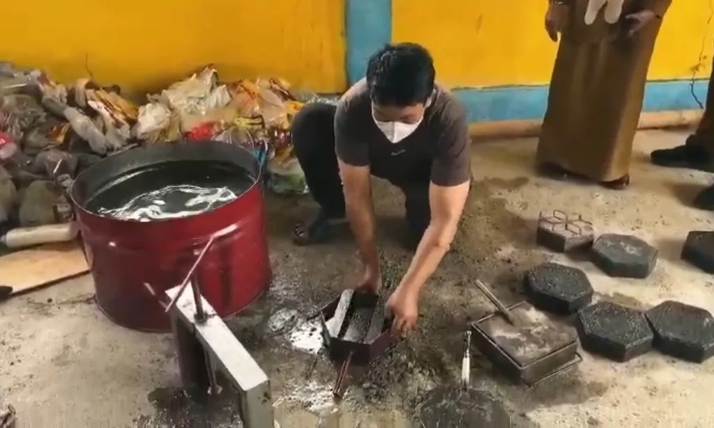Memimpin Dengan Ide, Mengabdi Untuk Beraksi, Lurah Emsel Ubah Limbah Jadi Inovasi Paving Block