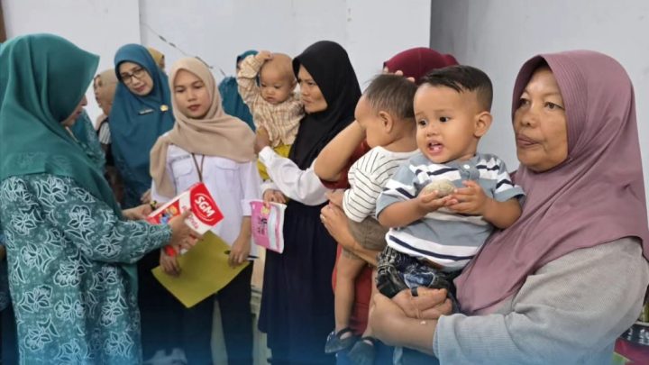 Percepat Penanganan Masalah Gizi, TP PKK Jeneponto Salurkan Bantuan di Batang dan Tarowang Percepat Penanganan