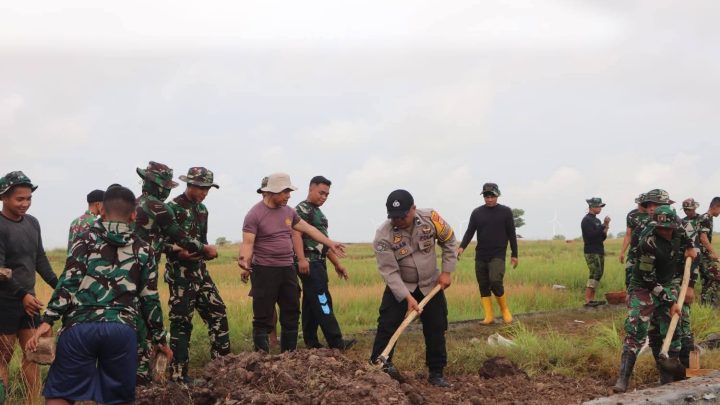 Bersama Bergerak Membangun Desa, Semangat Gotong Royong Menjadi Kekuatan Utama TMMD ke-128 Jeneponto Bersama Bergerak