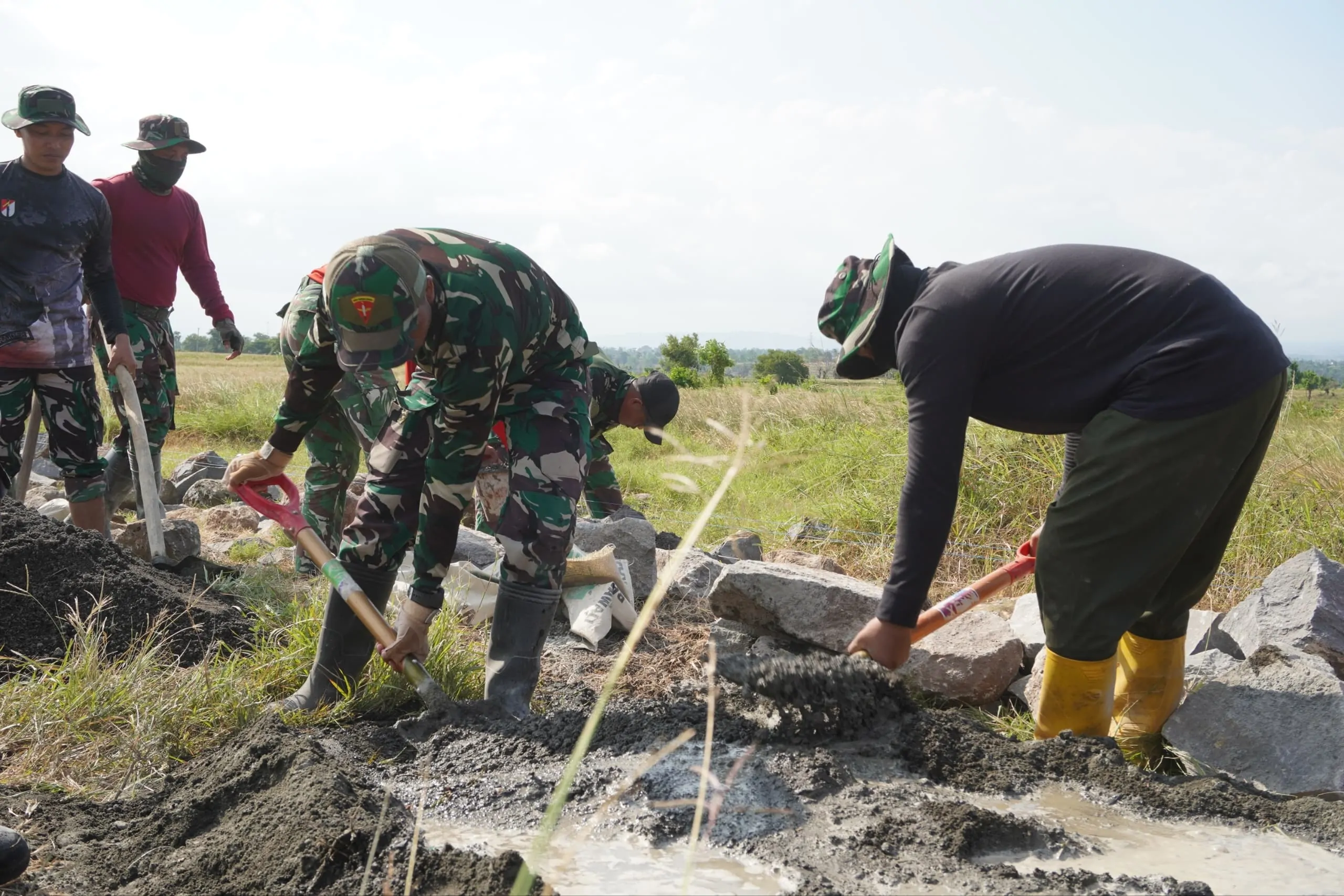 Bersama Bergerak Membangun Desa, Semangat Gotong Royong Menjadi Kekuatan Utama TMMD ke-128 Jeneponto