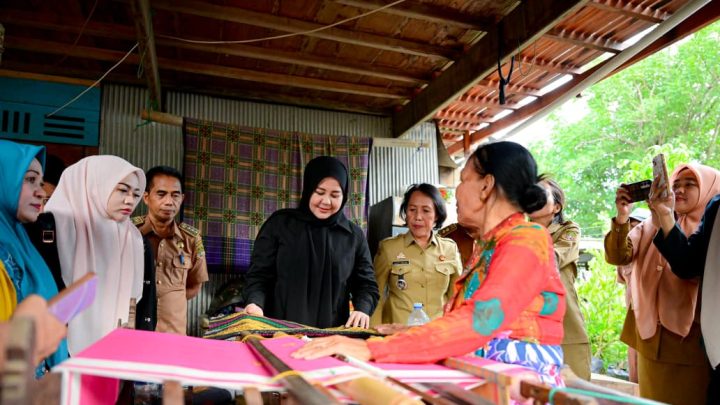 Wakil Gubernur Sulsel Dorong UMKM Tenun Emas Sidrap Naik Kelas dan Go Market Pemprov Sulsel