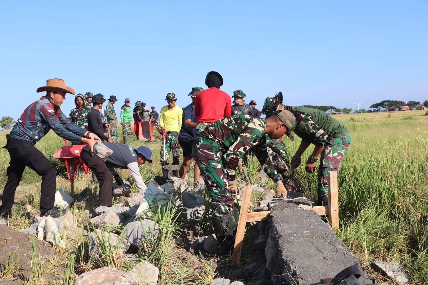 Bersama Bergerak Membangun Desa, Semangat Gotong Royong Menjadi Kekuatan Utama TMMD ke-128 Jeneponto