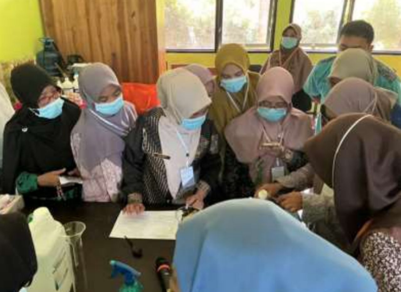 Pengabdian Kepada Masyarakat: UNM Sukses Melaksanakan Pelatihan Budidaya Tanaman Secara Kultur Jaringan di SMKN 3 Takalar