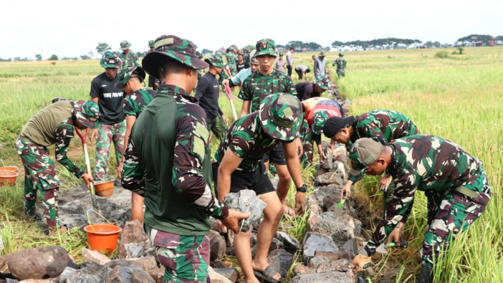 Membangun Kekuatan, Membuka Jalan Kesejahteraan, Satgas TMMD ke-128 Bangun Talud, Jamin Infrastruktur Desa Membangun Kekuatan
