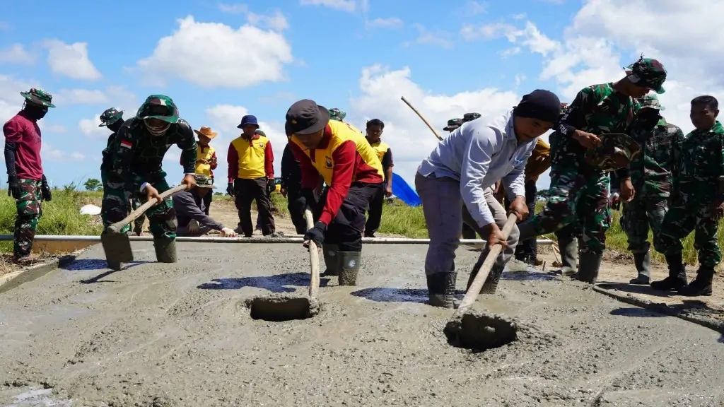 Jejak Satgas TMMD Ke128 di Tanah Turatea, Merajut Harapan, Hadirkan Kepastian Ekonomi Warga Pelosok Desa