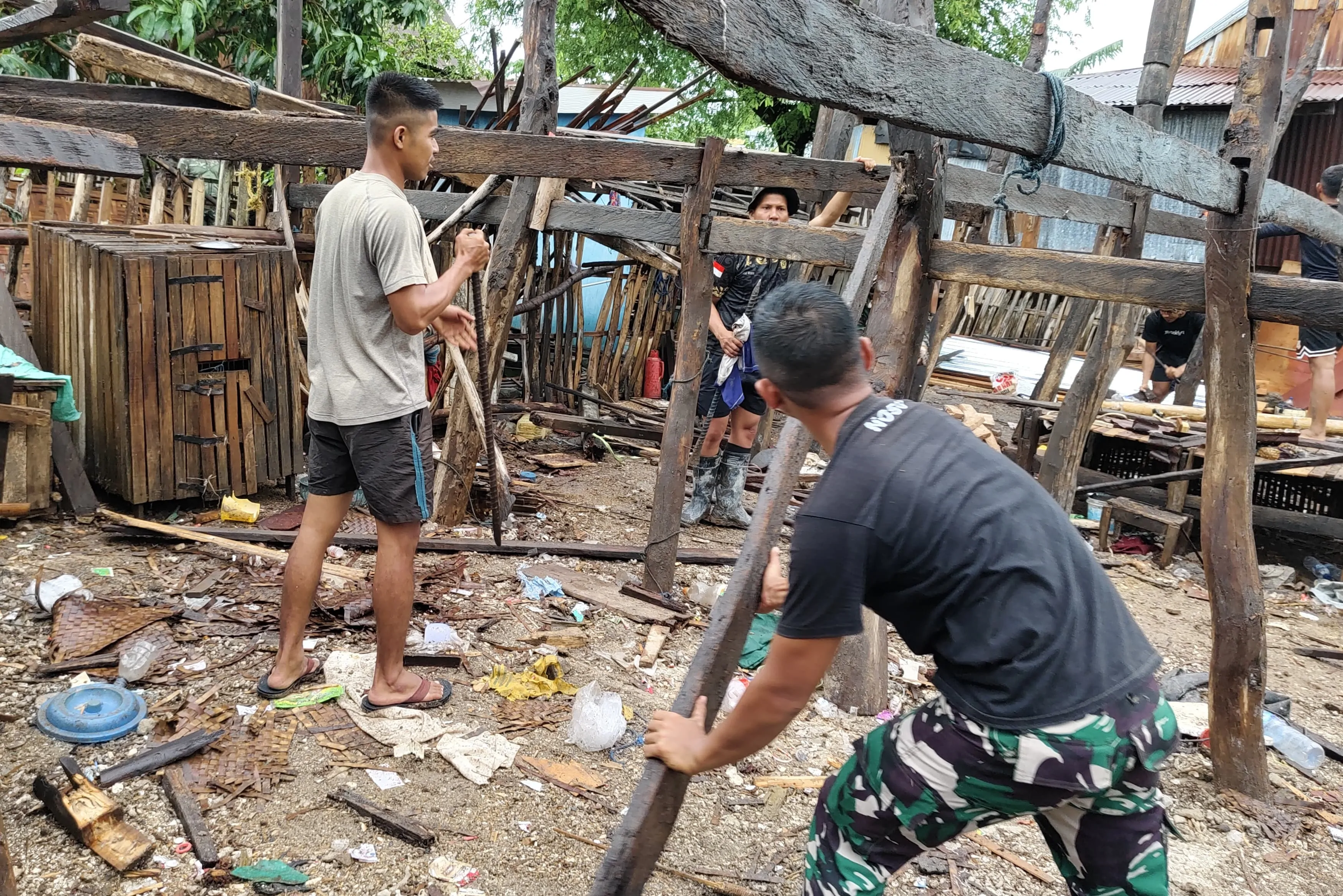 Satgas TMMD Ke-128 Kodim 1425 Jeneponto Mengangkat Derita Keluarga Sederhana, Membangun Rumah dan Harapan