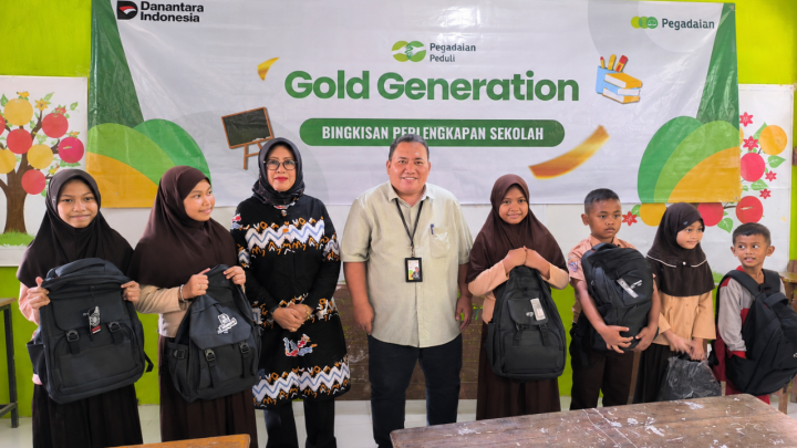 Pegadaian Peduli Pendidikan, Salurkan Perlengkapan Sekolah untuk Siswa SD Inpres Kajenjeng Makassar Pegadaian Area Makassar I