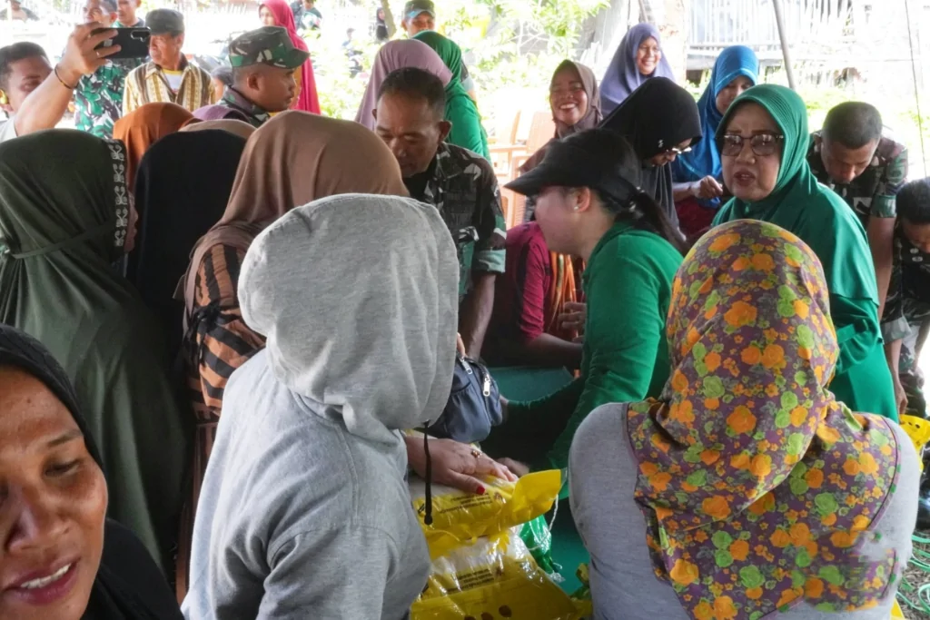 Semarak Pasar Murah di Lokasi TMMD, Warga Arungkeke Palantikang Bersyukur Kebutuhan Pangan Terjangkau